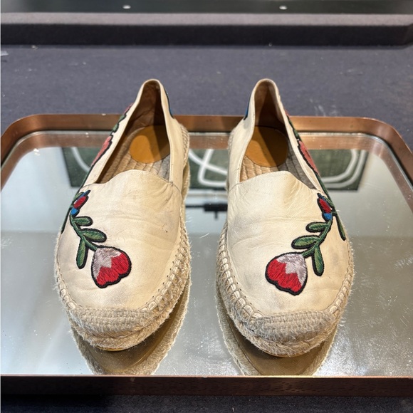 Gucci Shoes - Gucci Cream and Red Floral Espadrilles